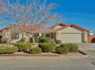 17566 El Cajon Dr, Hesperia, CA 92345