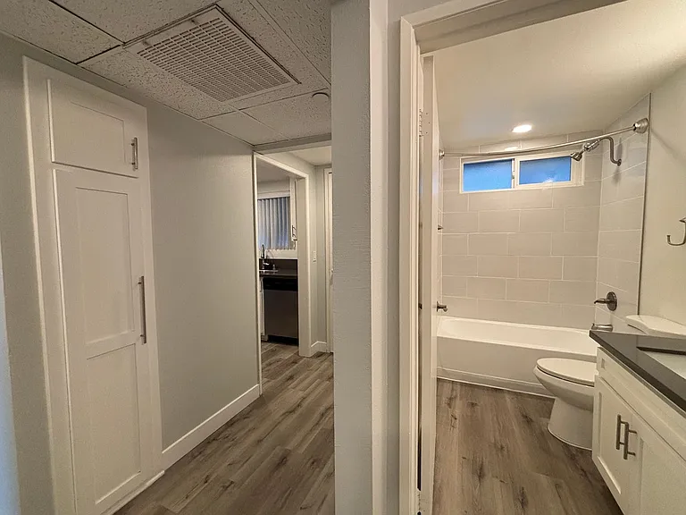110 S Sweetzer Ave — Photo 29