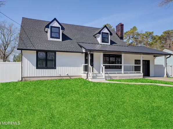 372 Clifton Avenue, Bayville, NJ 08721