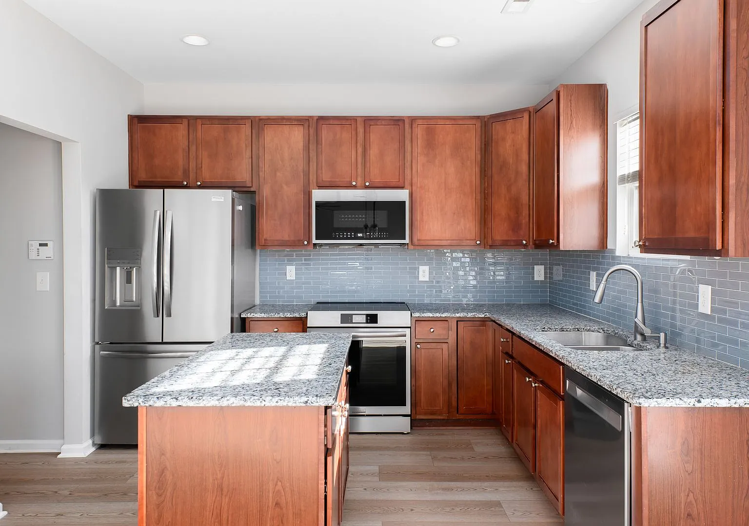 3-bed Home in Brightleaf! — Photo 4