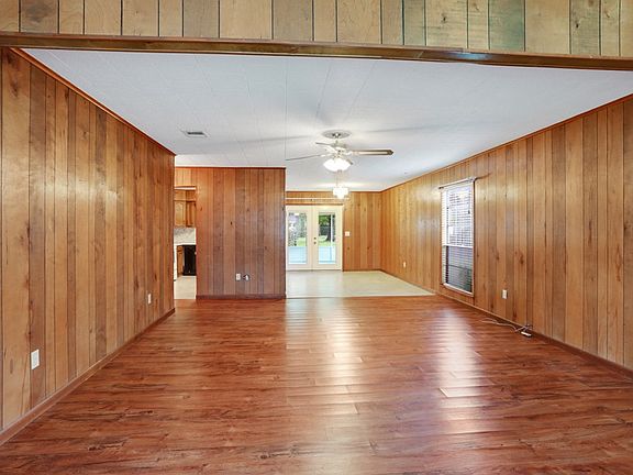 4th image of 238 Champagne Cir