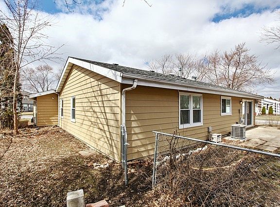 5th image of 1345 Foxcroft Dr