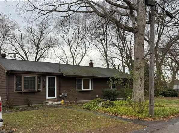 26 Meadow Sweet Trl, Saunderstown, RI 02874