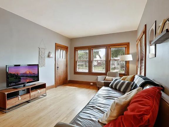 5th image of 4720 Columbus Ave