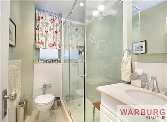 Sold by Living New York | media 5