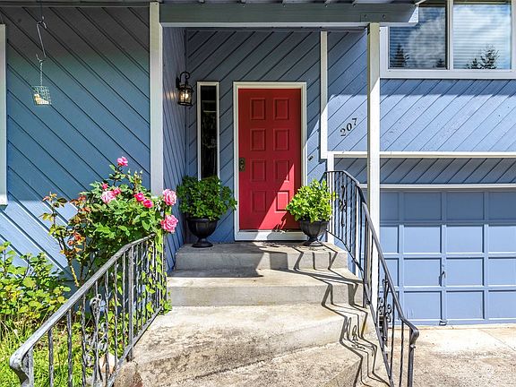 4th image of 207 28th Avenue SE