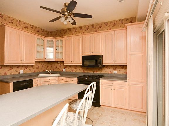 2nd image of 3308 N Southport Ave #3