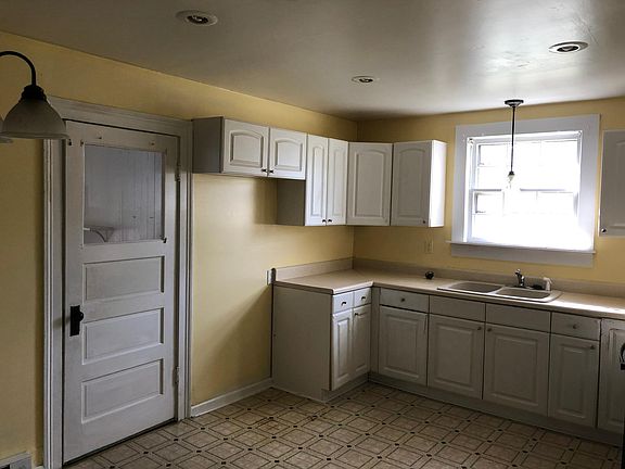 4th image of 214 Greensville Ave
