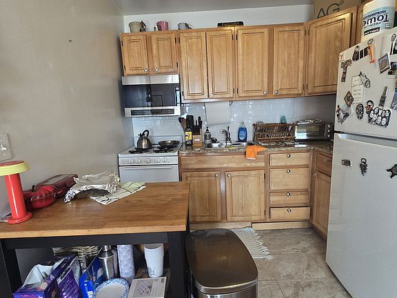 5th image of 319 E 9th St APT 7