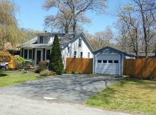 31 Begonia Rd, Rocky Point, NY 11778