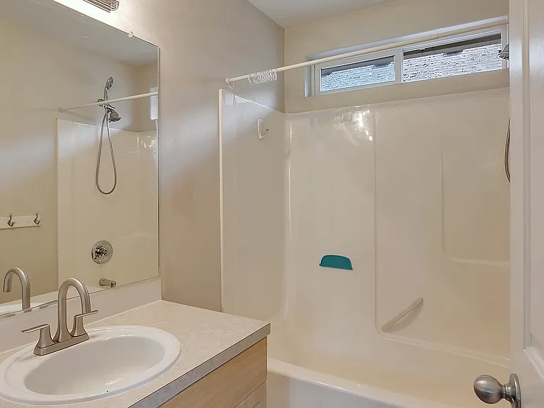 9817 N Clarendon Ave — Photo 20