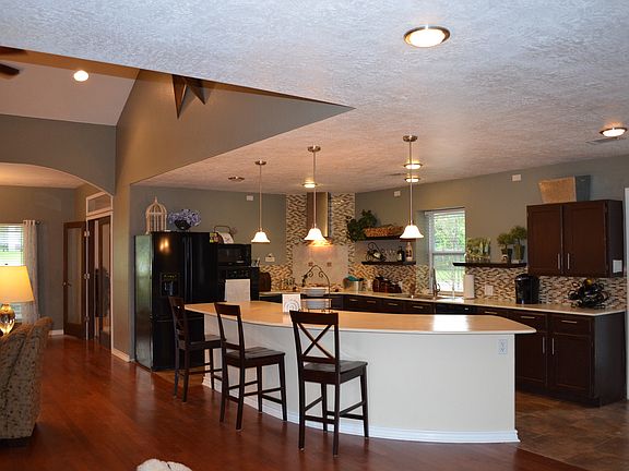3rd image of 3104 Live Oak Dr