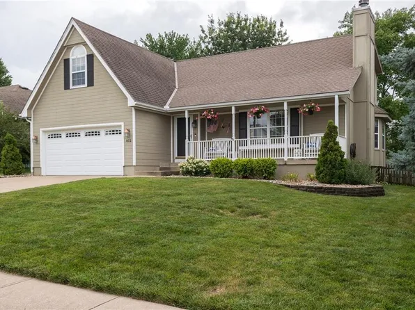 812 NE Michael Dr, Lees Summit, MO 64086