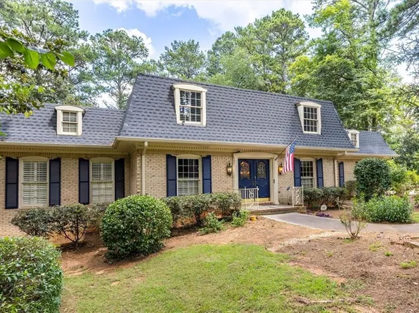2123 Mountain Creek Dr, Stone Mountain, GA 30087