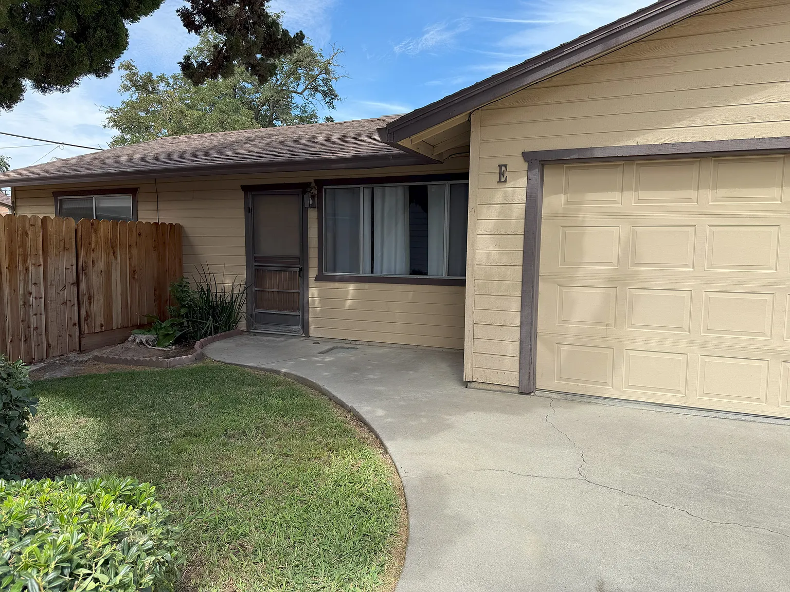 2 bed, 1200 sqft, $2,400 — Photo 2