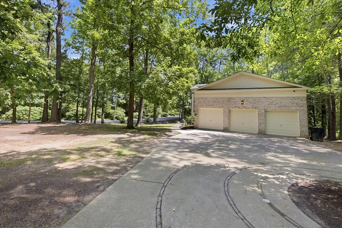 4 bed, 4.5 bath, 3600 sqft, $5,750 — Photo 3