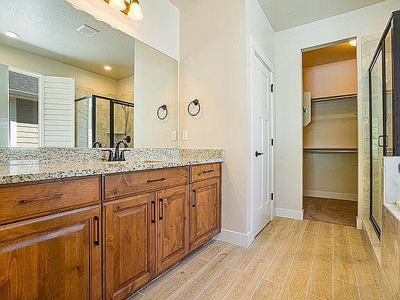 5th image of 557 S Glenna Way
