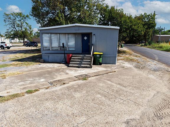 2nd image of 225 Main St