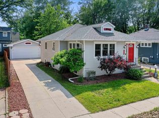977 School Pl, Green Bay, WI 54303