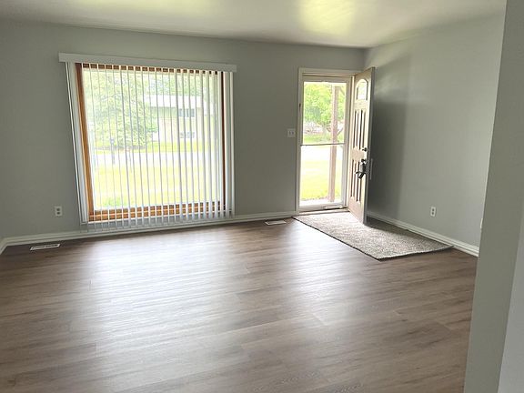 3rd image of 6950 Cambridge Dr