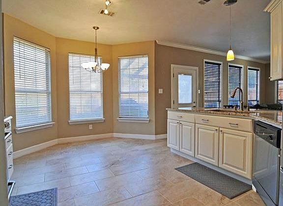 5th image of 400 Thistle Sage Ct