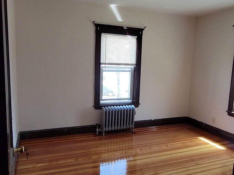 2nd image of 18 West St #3