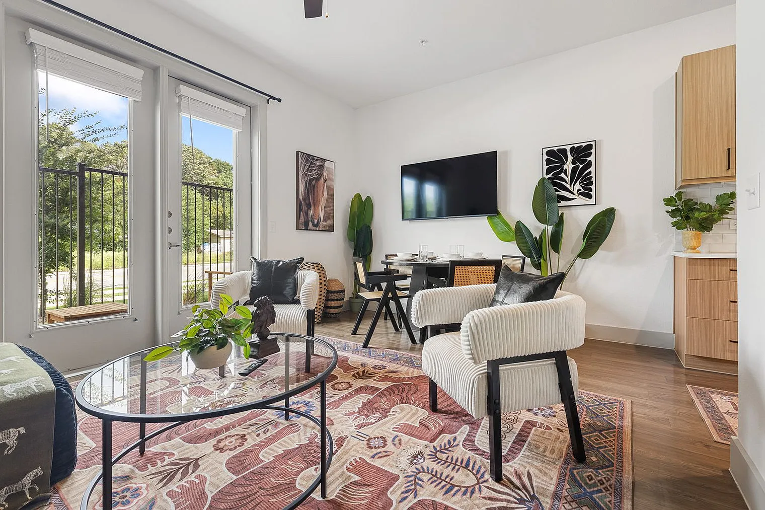 1 bed, 1.0 bath, 613 sqft, $2,970 — Photo 2