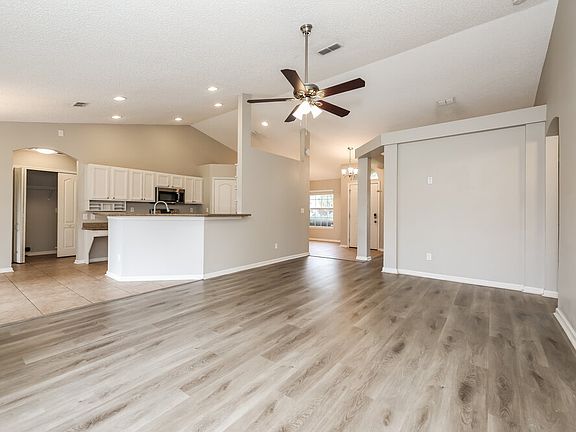 5th image of 1266 Summit Oaks Dr E