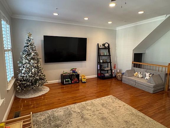 5th image of 826 Freeland Ct