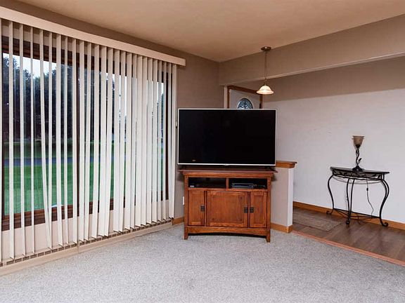 3rd image of 2337 Mariposa Dr