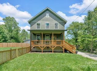 30 Spaulding Dr, Candler, NC 28715