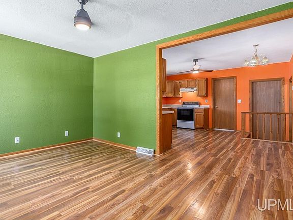 3rd image of 1101 W Hughitt St