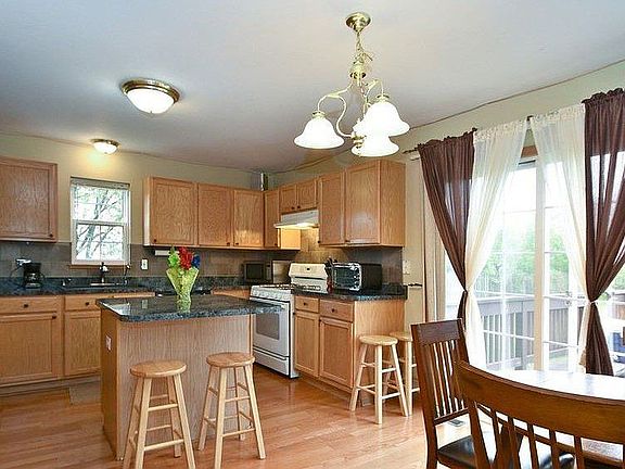 Bright Updated Kitchen!