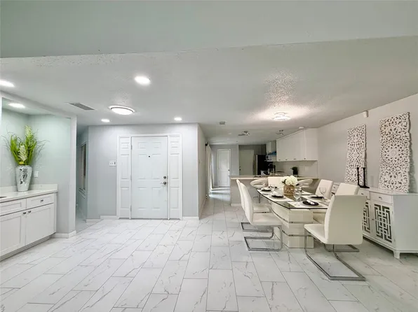6430 Grandvale Dr, Houston, TX 77072