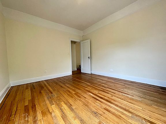 2nd image of 2106 33rd St APT C3