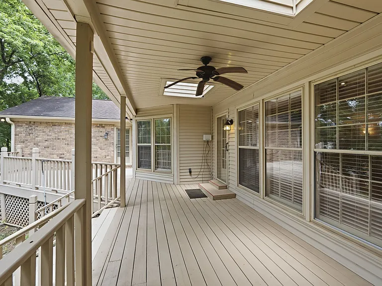 815 Baylor Dr SE — Photo 9