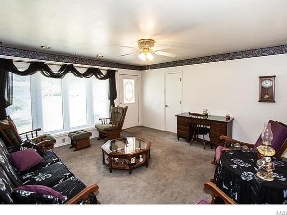 3rd image of 870 Gladiola Dr