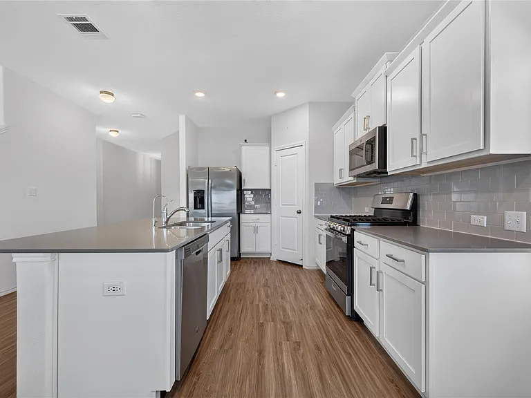 1600 Cobblecrest Ln — Photo 9