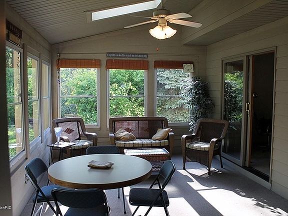 3 season room! 18' x 12'