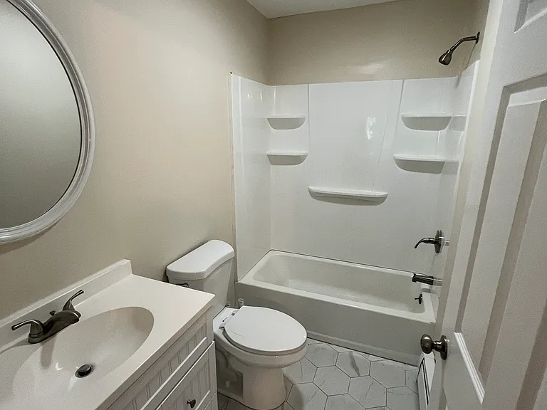 400 S Main St #1 — Photo 4