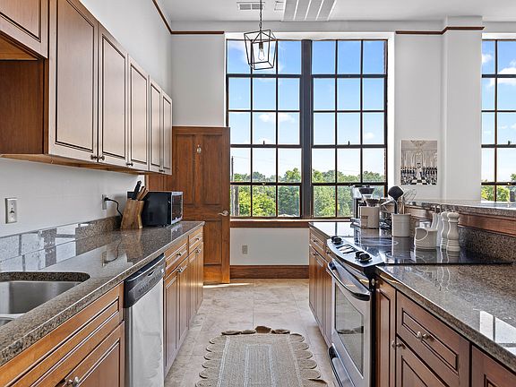 3rd image of 1000 E Martin Luther King Blvd APT 303