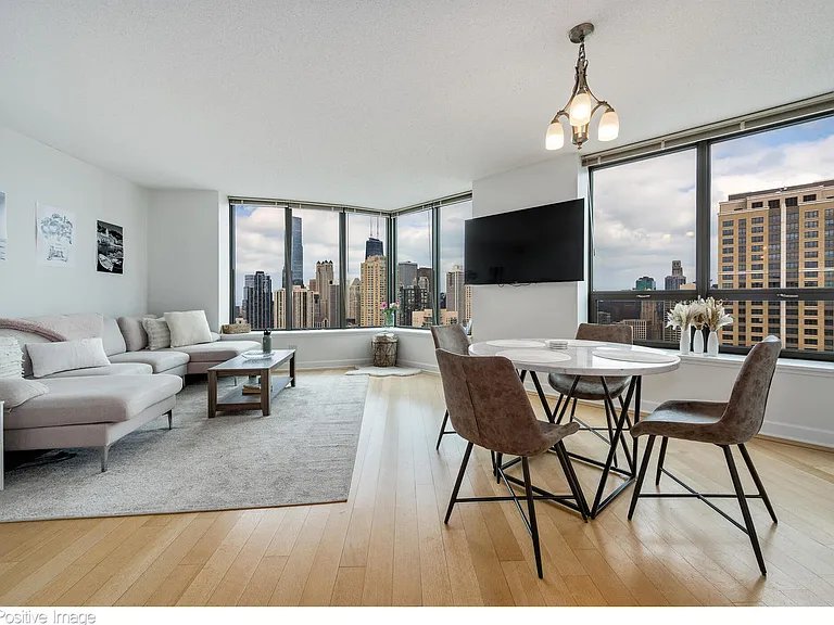 400 N Lasalle Blvd #4402 — Photo 3