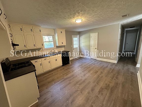 3rd image of 972 Walnut Creek Ln