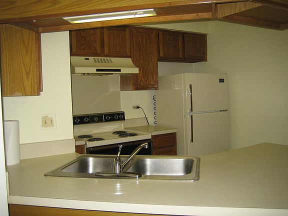 4th image of 1403 E Wyndham Cir APT 105