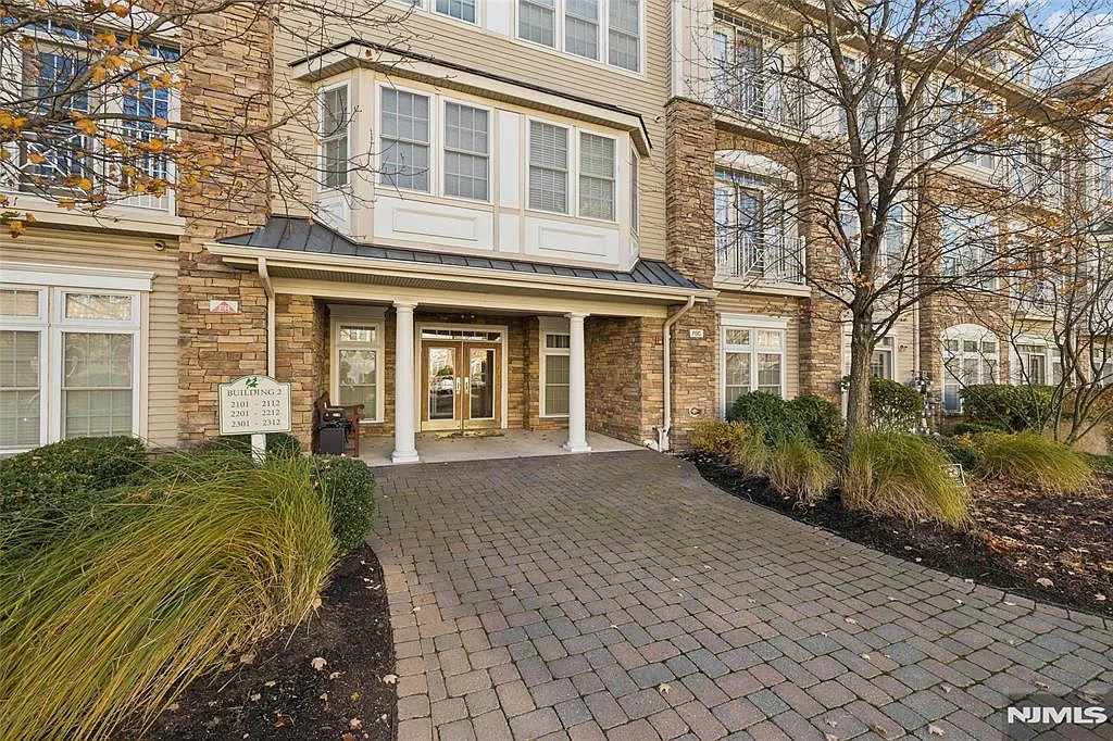 2302 Cedar Village Blvd #302 photo 1