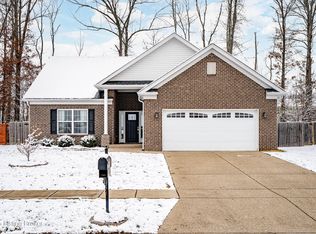 446 Red Crest Dr, Shepherdsville, KY 40165