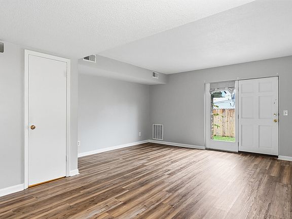 5th image of 504 Wando Dr