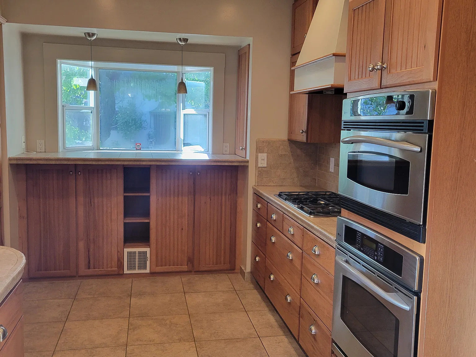 2 bed, 1328 sqft, $2,300 — Photo 3