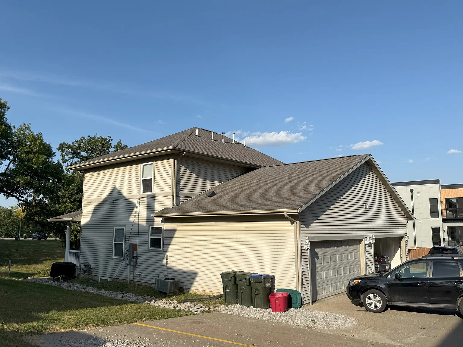 3 bed, 2068 sqft, $2,283 — Photo 3