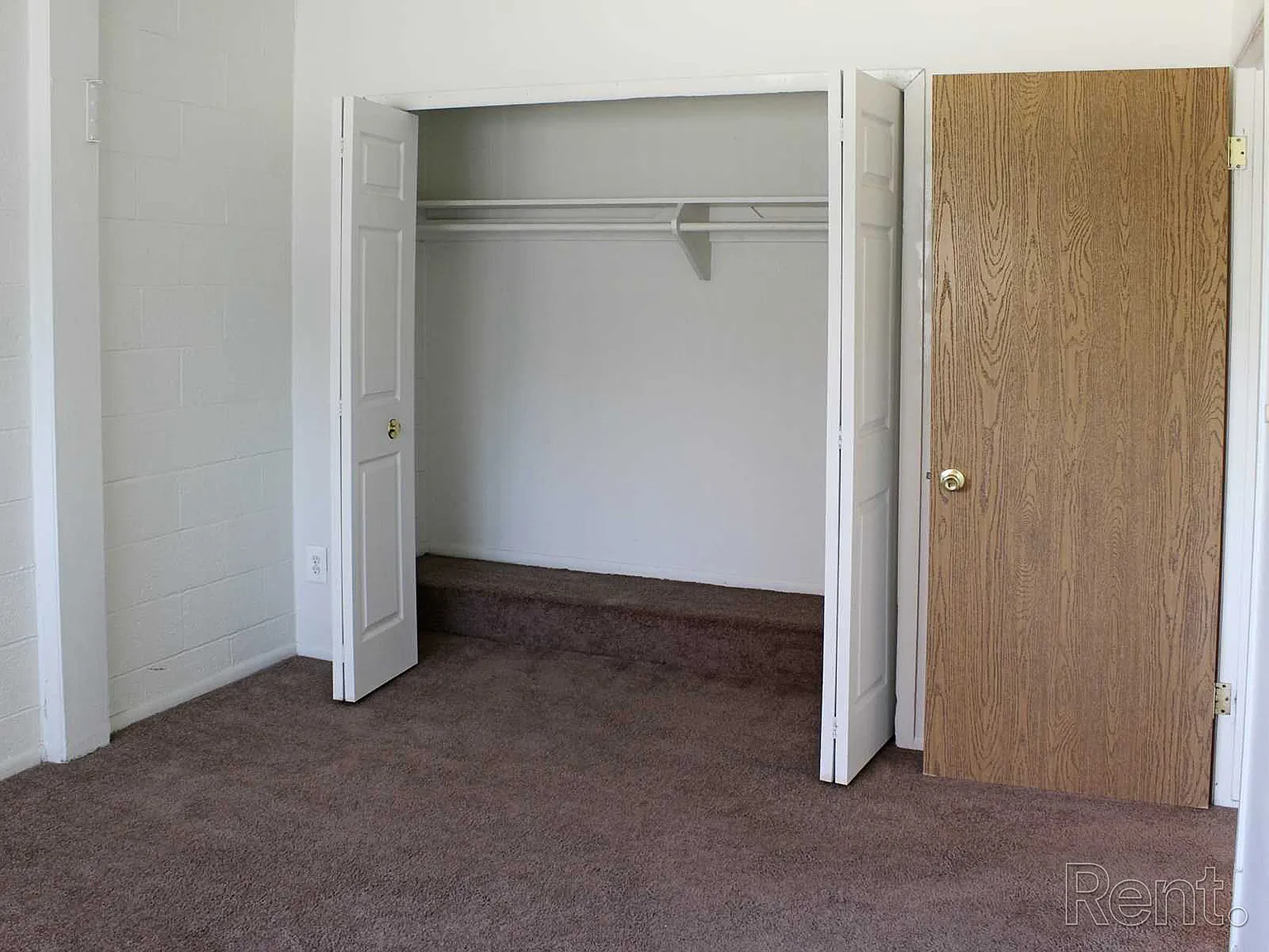 MacArthur Manor Apartments — Photo 1